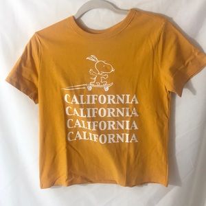 Women’s medium peanuts tee